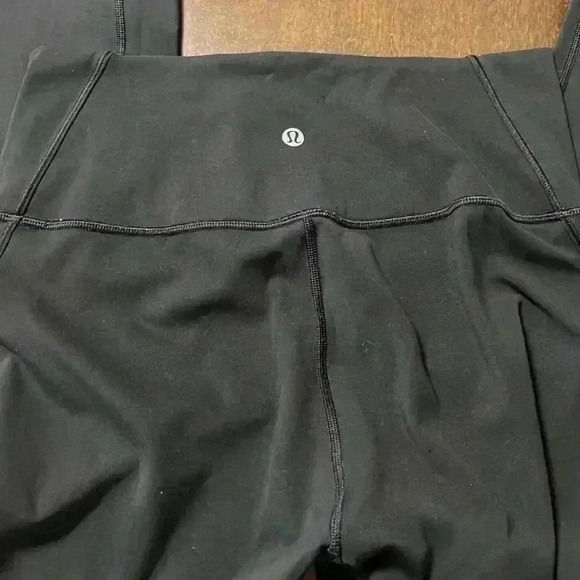 Lululemon high rise mesh legging - Picture 3 of 7